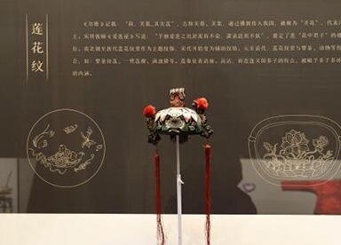 45件近代童服山西太原展出 展中国传统服饰之美